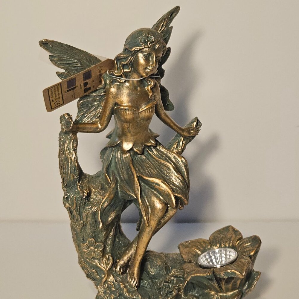 Solar Garden Figures/Decoration Sitting Fairy with LED Lighting